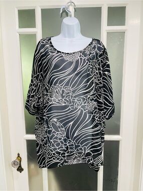 Kaii Black & White Floral Wave Beach Coverup